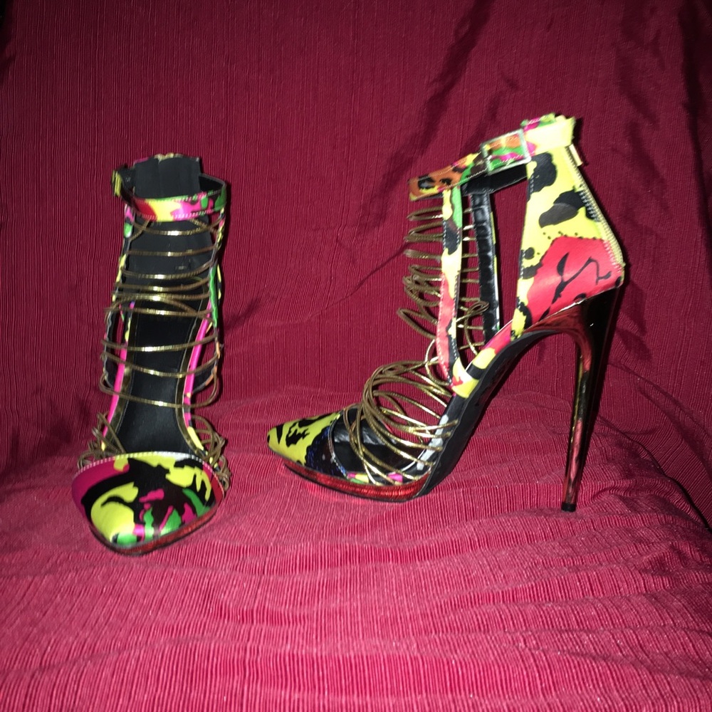 Closed toe heels